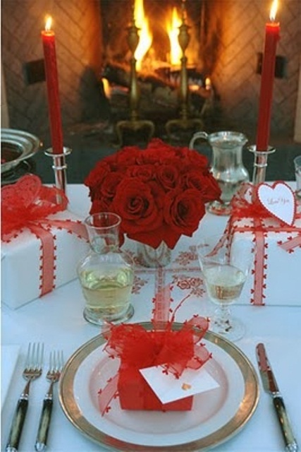 59 Romantic Valentine's Day Table Settings - DigsDigs
